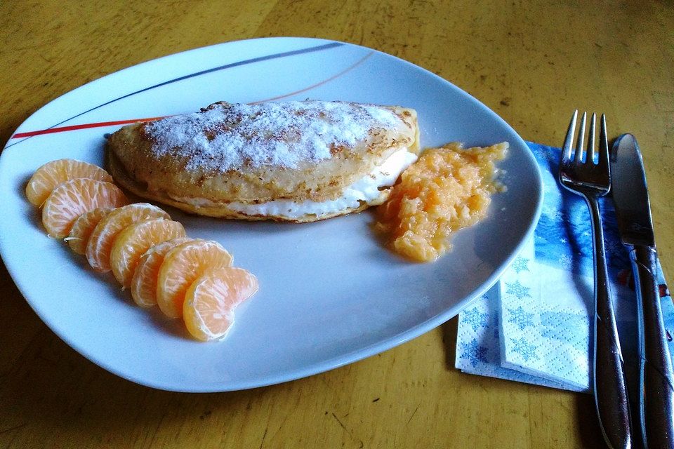 Pfannkuchen gefüllt mit Eischnee Pfannkuchen gefüllt mit Eischnee