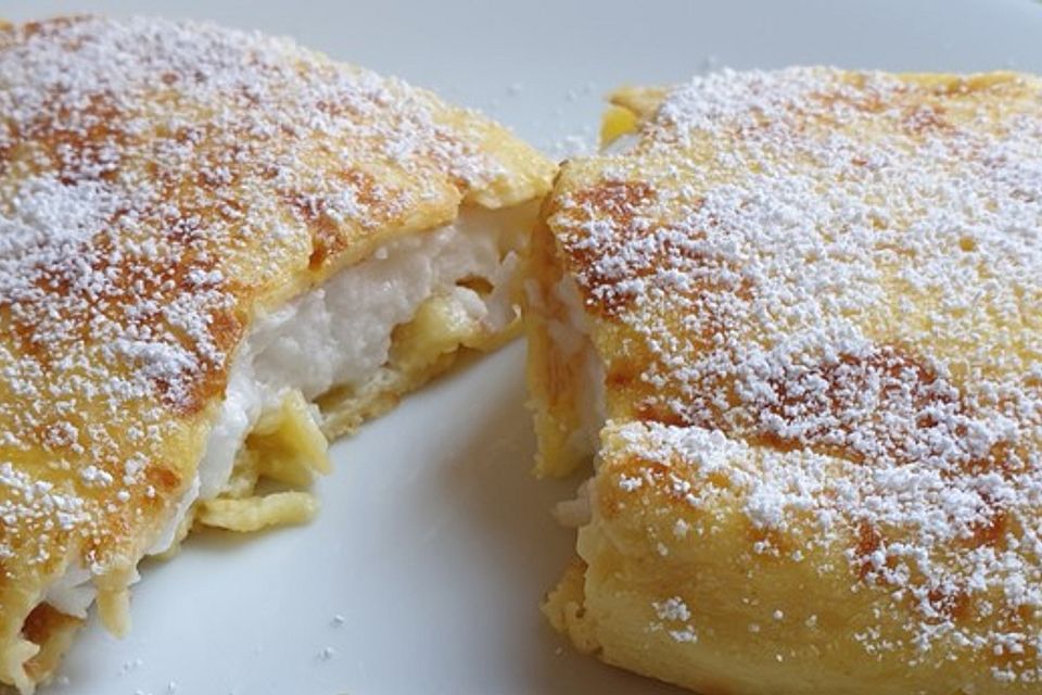 Pfannkuchen gefüllt mit Eischnee Pfannkuchen gefüllt mit Eischnee