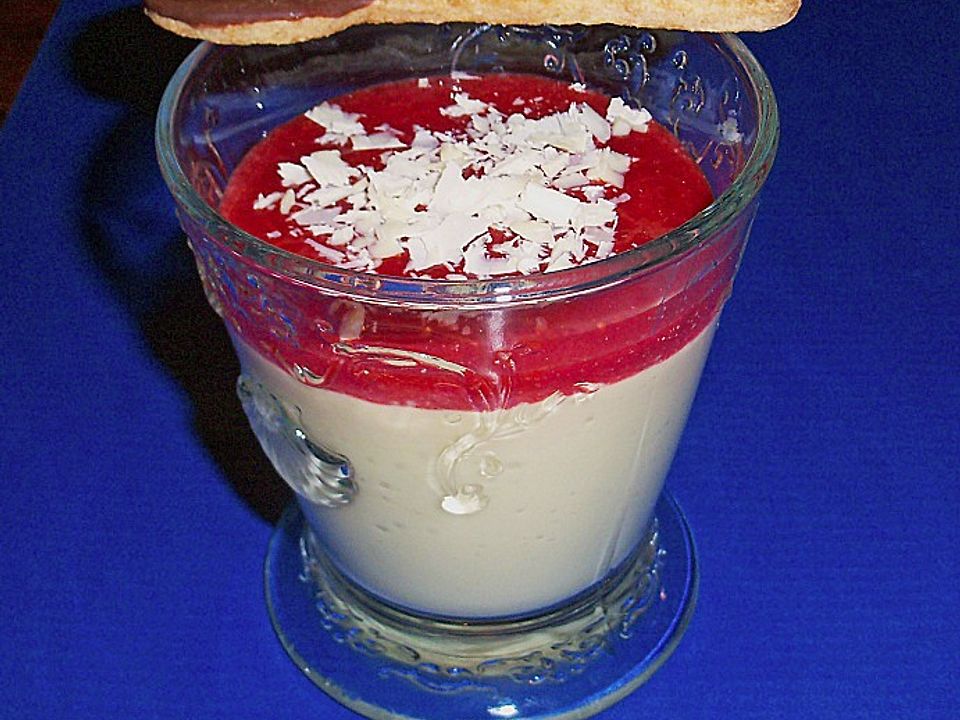 Mangomousse mit Erdbeersoße und weißer Schokolade von Imme121| Chefkoch