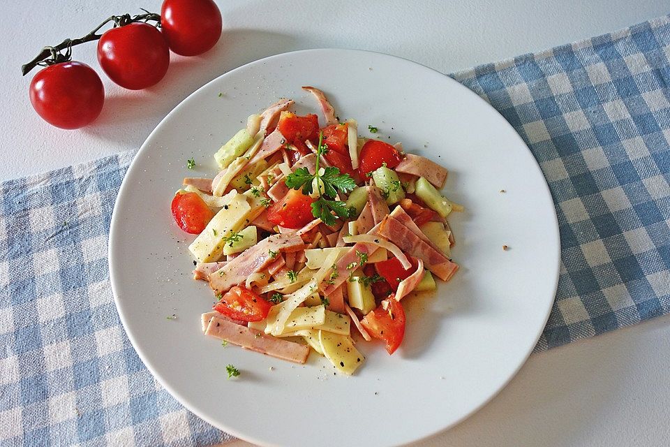 Leichter Wurstsalat, würzig - pikant, auch als fettarme Variante sehr lecker