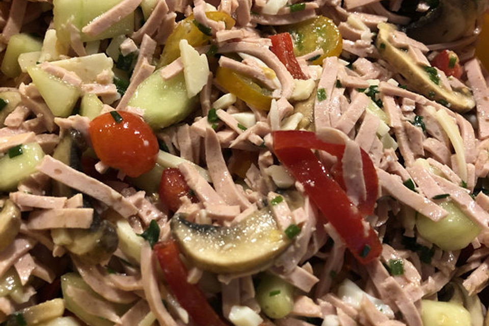 Leichter Wurstsalat, würzig - pikant, auch als fettarme Variante sehr lecker