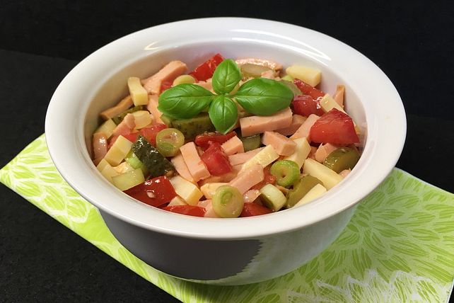 Leichter Wurstsalat, würzig - pikant, auch als fettarme Variante sehr ...