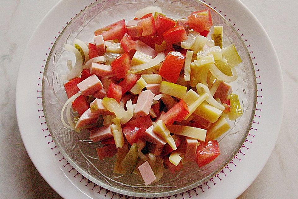 Leichter Wurstsalat, würzig - pikant, auch als fettarme Variante sehr lecker