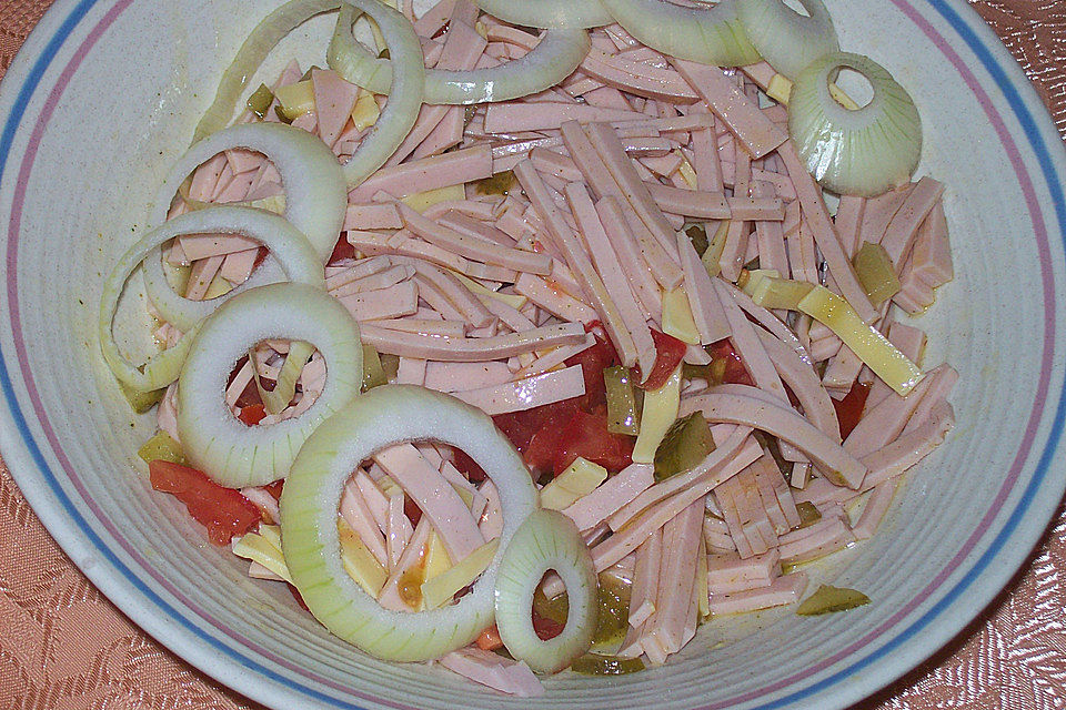 Leichter Wurstsalat, würzig - pikant, auch als fettarme Variante sehr lecker