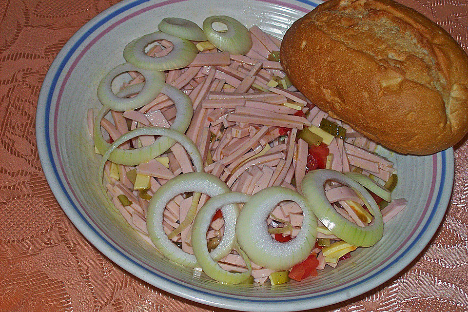 Leichter Wurstsalat, würzig - pikant, auch als fettarme Variante sehr lecker