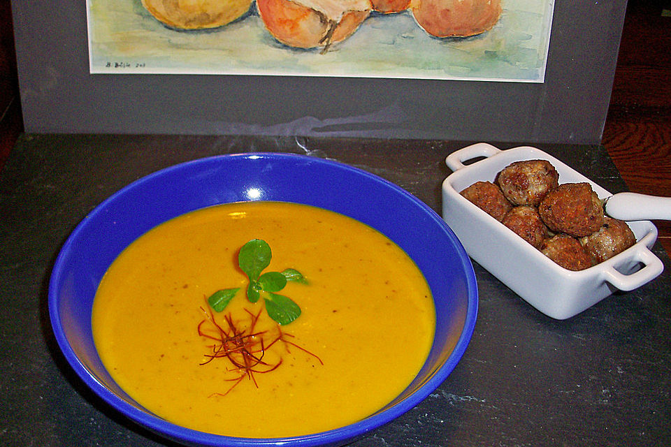 Kürbis - Mango - Suppe mit Chili - Hackbällchen