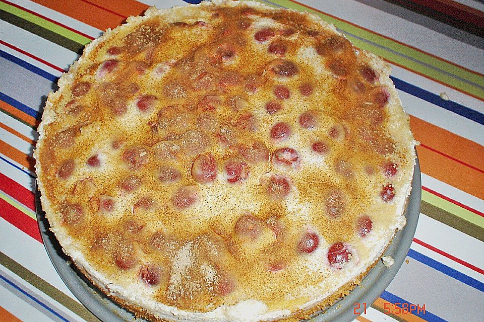 Quarktorte ohne Boden mit Sauerkirschen