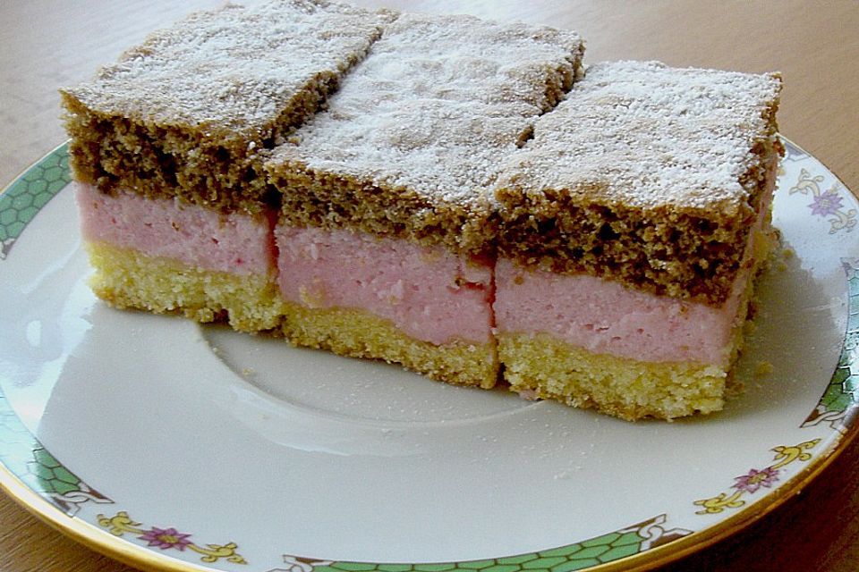 Dreifarbiger Quarkkuchen