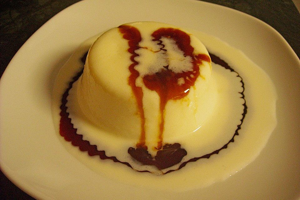 Panna Cotta mit Karamellsauce Panna Cotta mit Karamellsauce