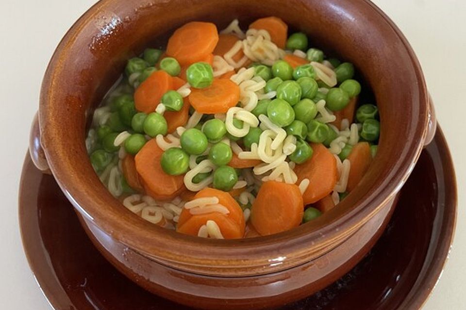 Schnelle klare Frühlingssuppe