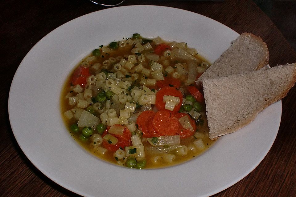 Schnelle klare Frühlingssuppe