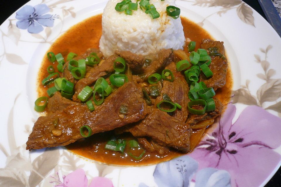 Nüa Pad Kamin - Rindfleisch mit frischer Kurkuma