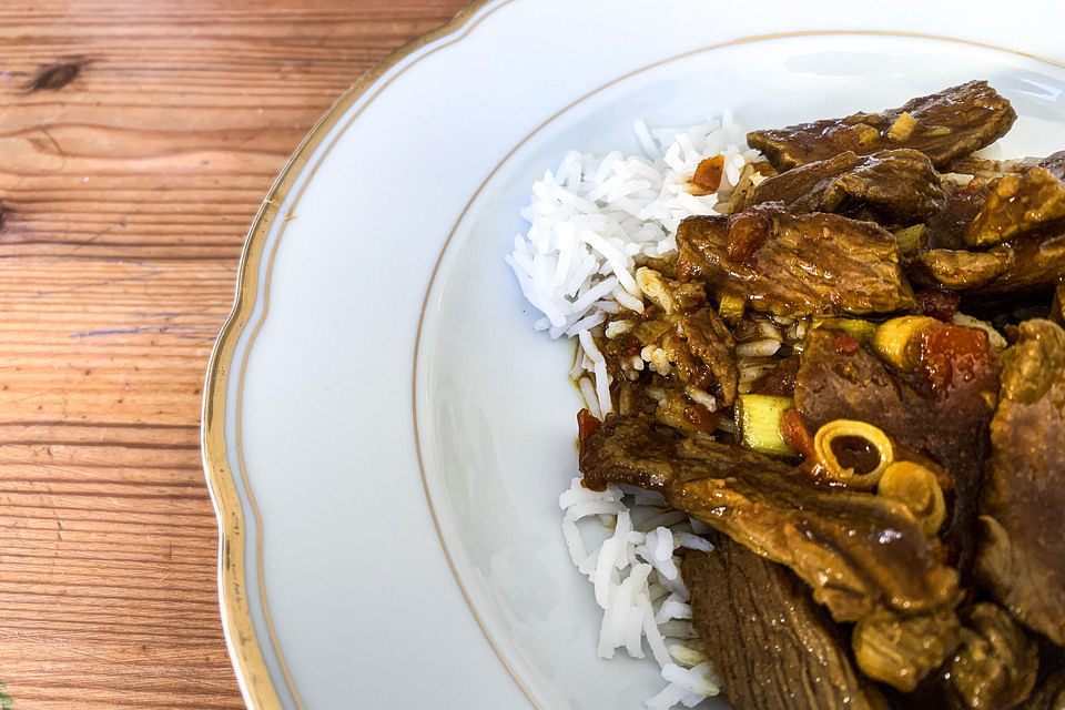 Nüa Pad Kamin - Rindfleisch mit frischer Kurkuma