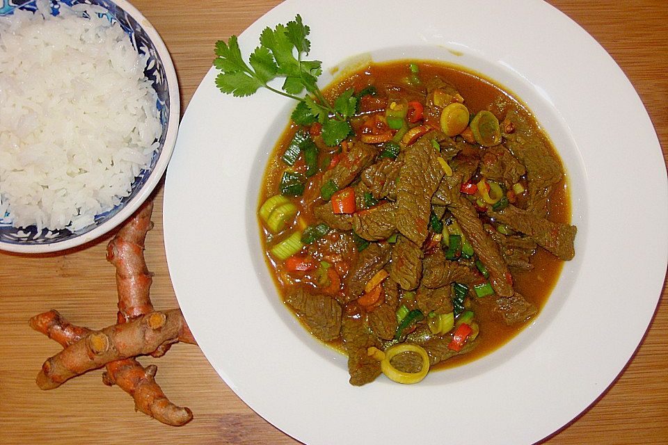 Nüa Pad Kamin - Rindfleisch mit frischer Kurkuma