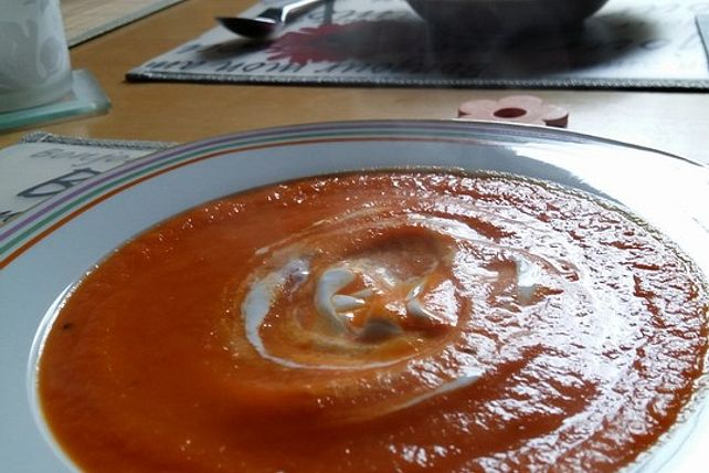 Suppe aus gerösteten Paprika und Möhren von lakaschmi| Chefkoch