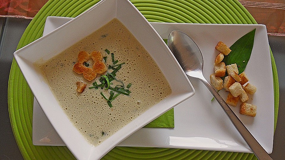 Bärlauch-Sahnesuppe mit Croutons von ManuGro| Chefkoch