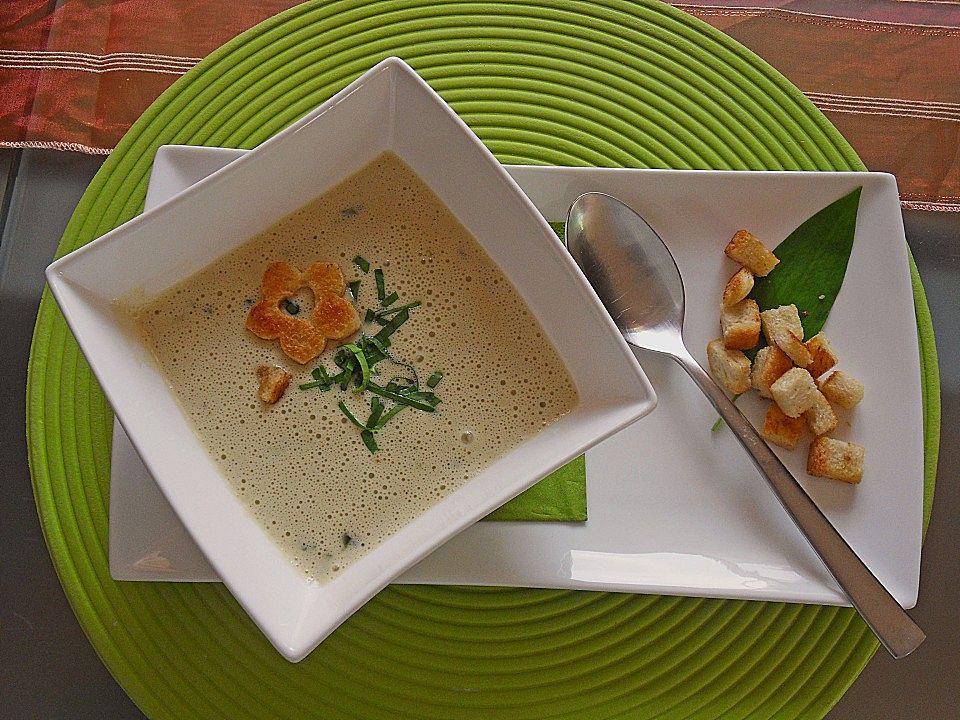 Bärlauch-Sahnesuppe mit Croutons von ManuGro| Chefkoch