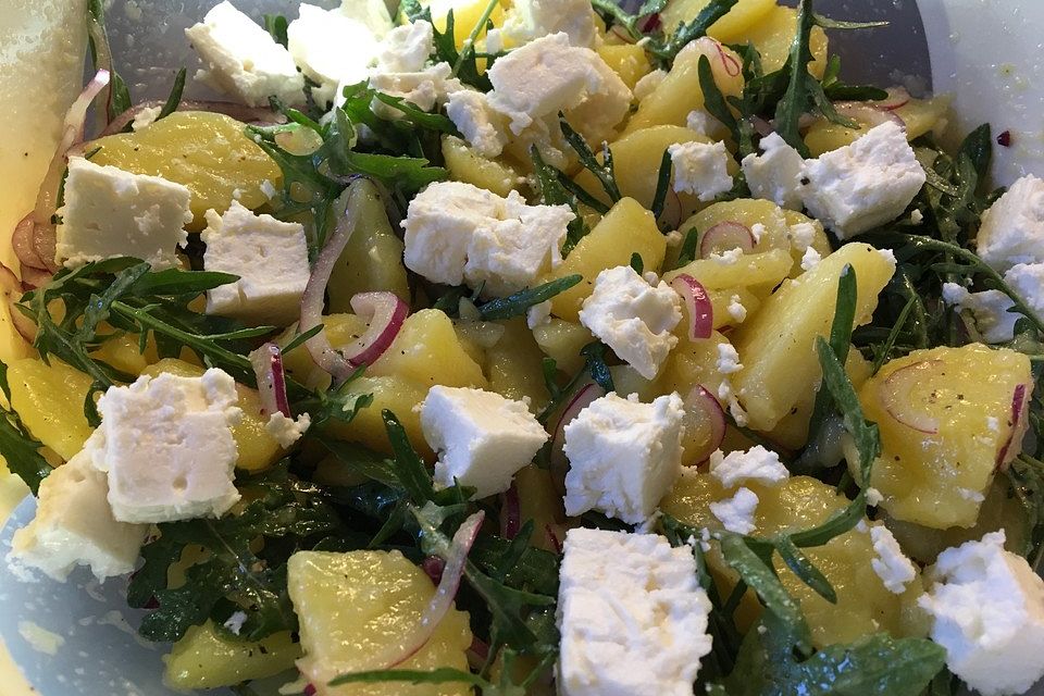Kartoffelsalat mit Rucola und Schafskäse Kartoffelsalat mit Rucola und Schafskäse