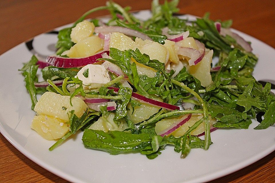 Kartoffelsalat mit Rucola und Schafskäse Kartoffelsalat mit Rucola und Schafskäse
