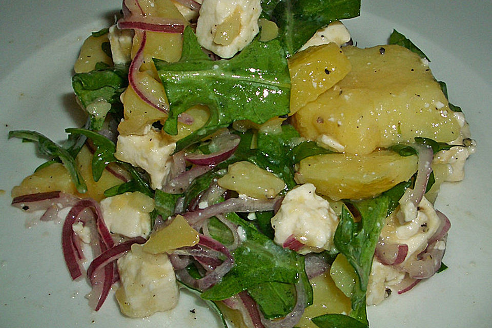 Kartoffelsalat mit Rucola und Schafskäse Kartoffelsalat mit Rucola und Schafskäse
