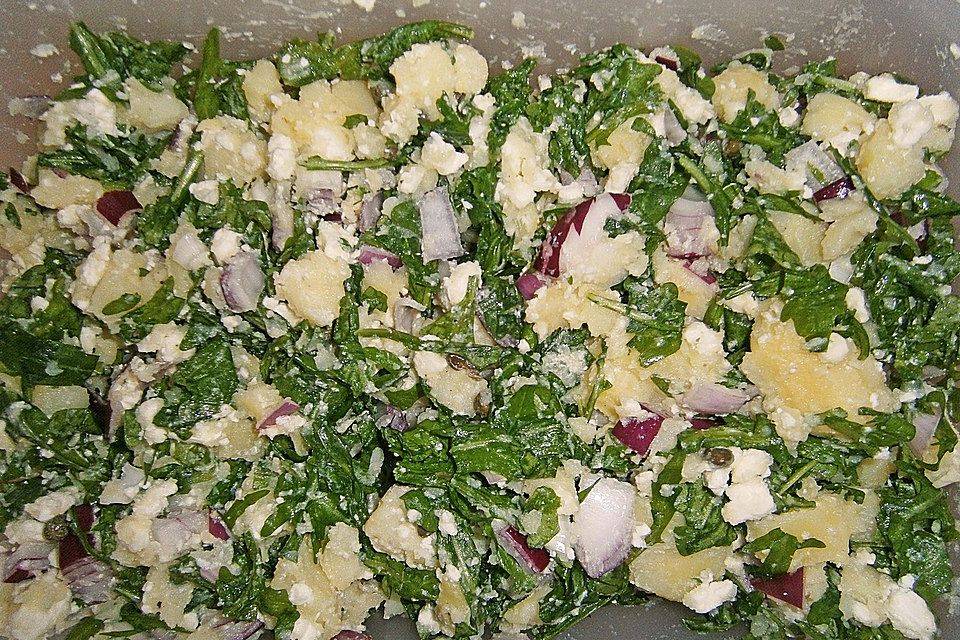 Kartoffelsalat mit Rucola und Schafskäse Kartoffelsalat mit Rucola und Schafskäse