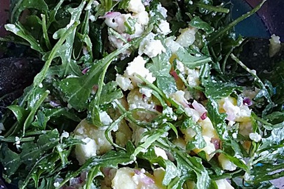 Kartoffelsalat mit Rucola und Schafskäse Kartoffelsalat mit Rucola und Schafskäse