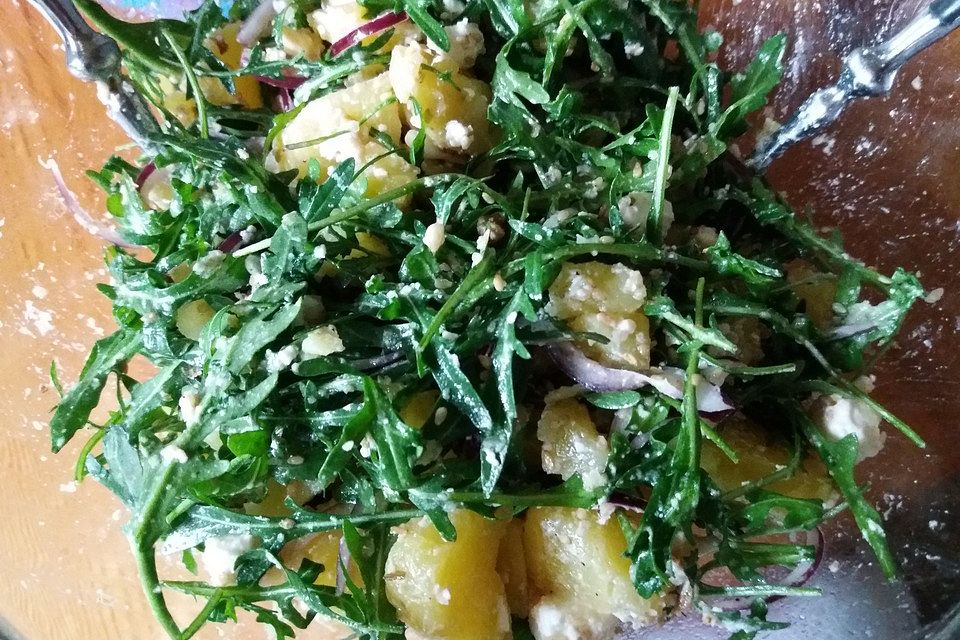 Kartoffelsalat mit Rucola und Schafskäse Kartoffelsalat mit Rucola und Schafskäse