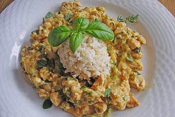 Schnelle Putenpfanne mit Zucchini in Currysauce