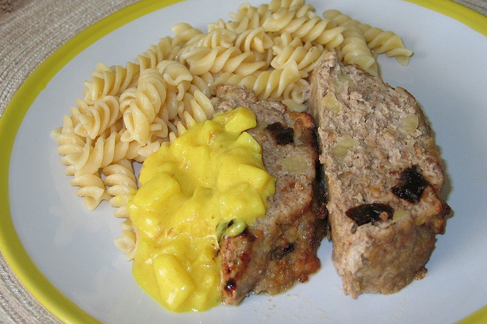 Hackbraten mit Backpflaumen und Äpfeln Hackbraten mit Backpflaumen und Äpfeln