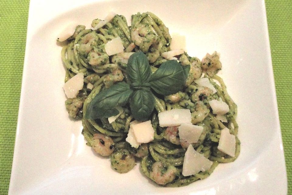 Spaghetti mit Bärlauch - Mandel - Pesto und Scampis