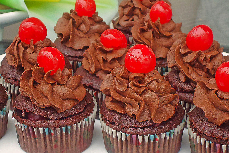 Chili Schoko Cupcakes mit Kirschfüllung