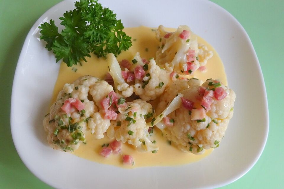 Blumenkohl mit Eigelb - Speck - Sauce