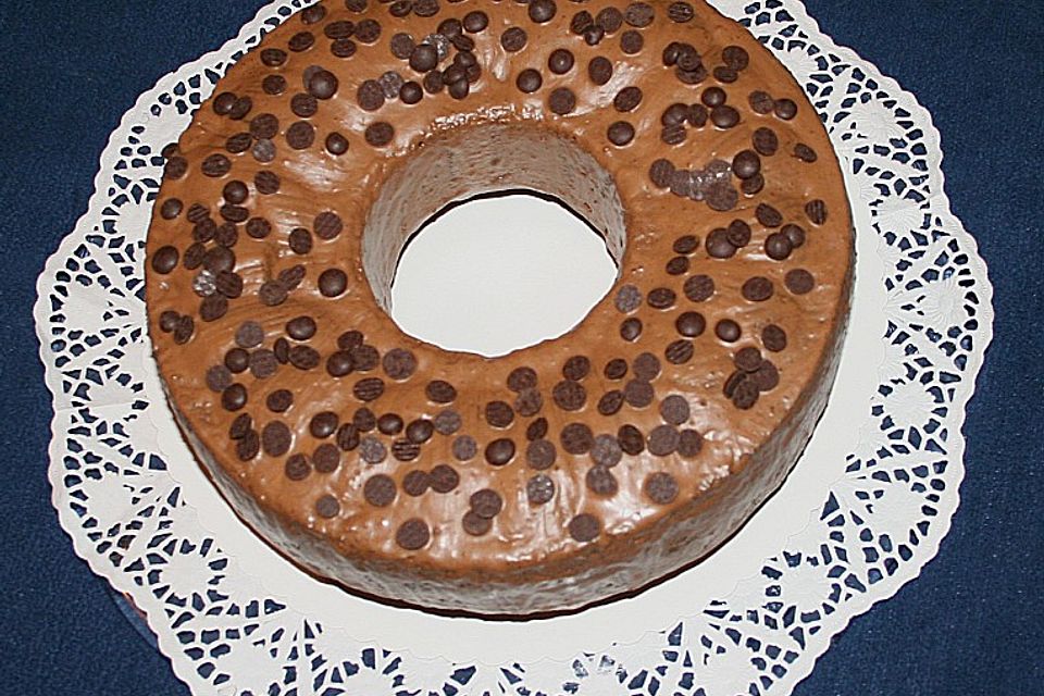 Überraschungseier - Kuchen mit Haselnüssen