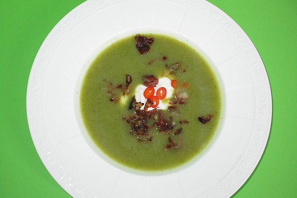 Brokkolisuppe mit Speck