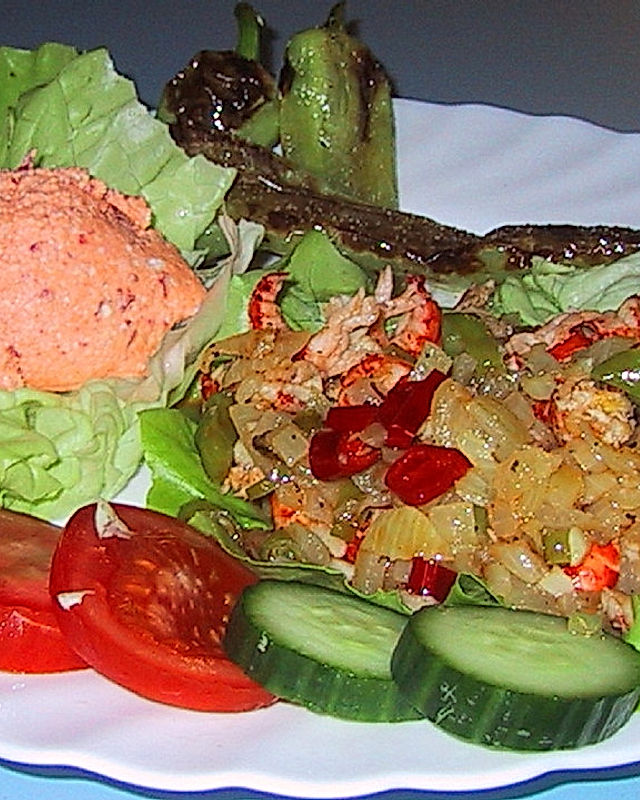 Bunter Salat mit Flußkrebsschwänzen