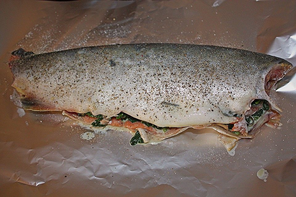 Gefüllter Wildlachs