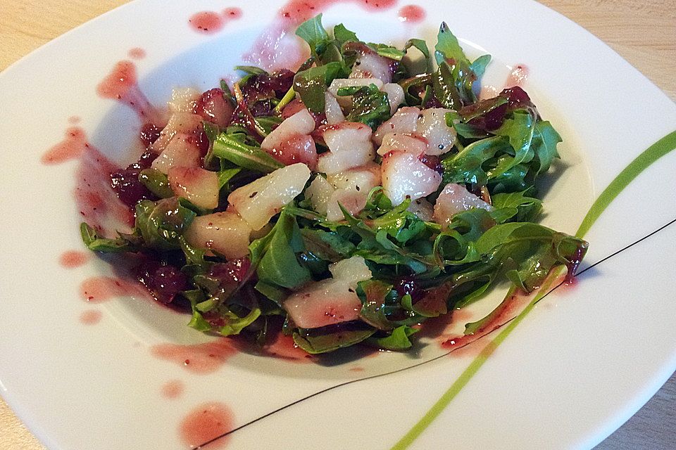 Rucola mit gebratenen Birnen und Preiselbeer - Dressing