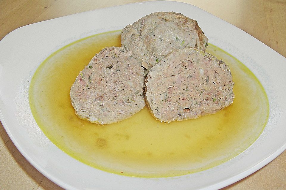 Leberknödel aus Geflügelleber