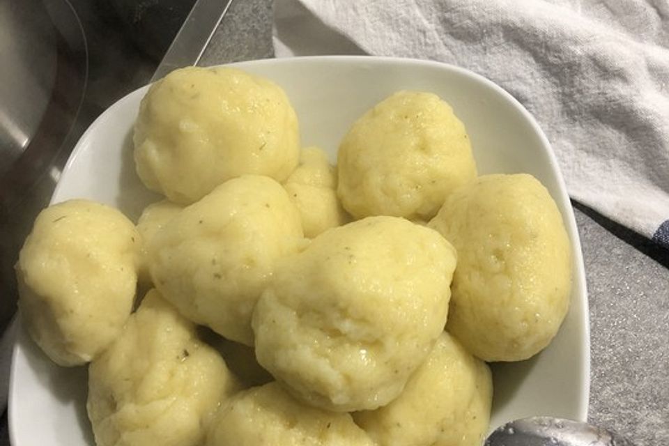 Einfache Kartoffelknödel nach Omas Rezept