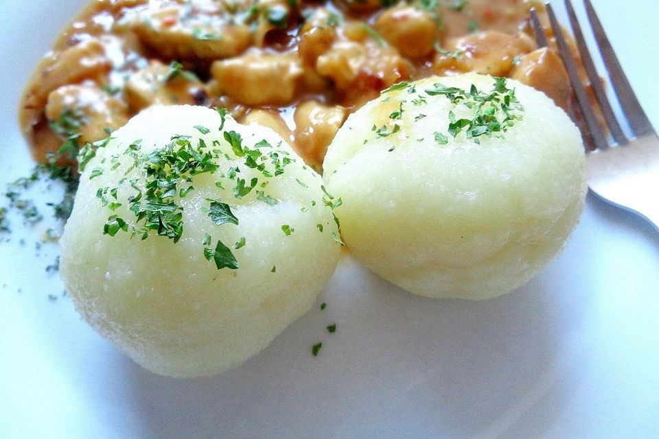 Einfache Kartoffelknödel nach Omas Rezept