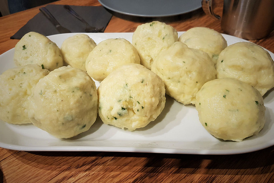 Einfache Kartoffelknödel nach Omas Rezept