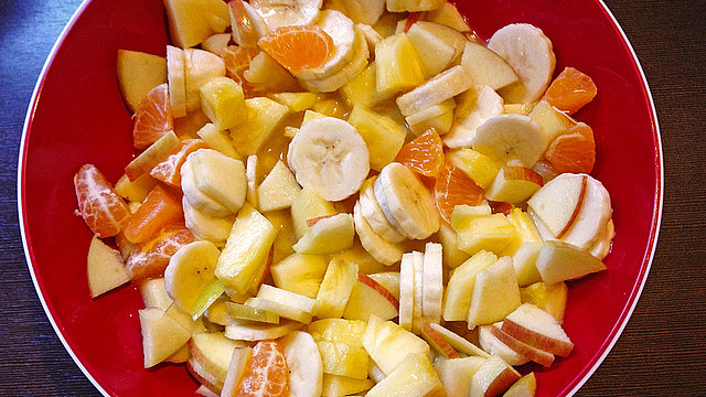 Obstsalat mit Orangensaft Obstsalat mit Orangensaft