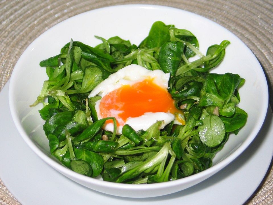Feldsalat mit weich gekochtem Ei von Joy54| Chefkoch