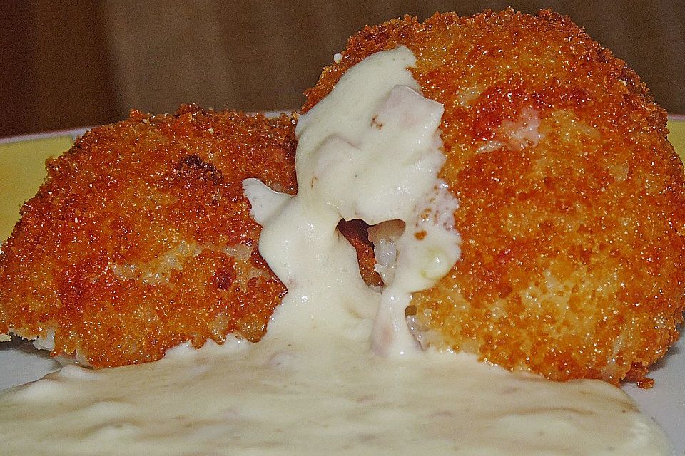 Arancini mit Käse-Schinken-Sahnesauce