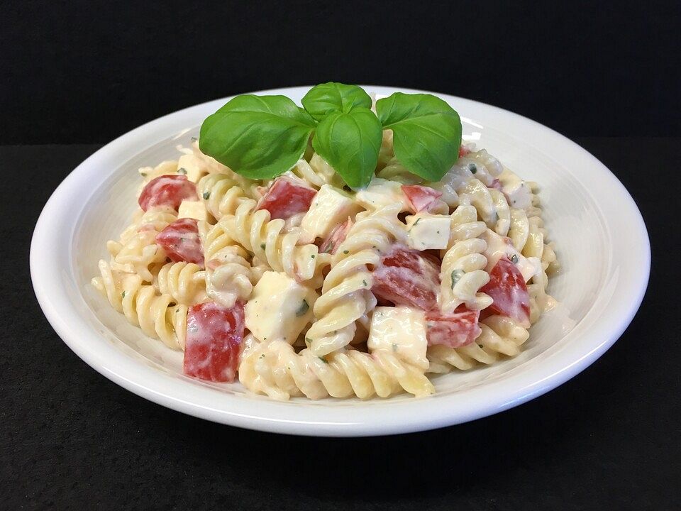 Nudelsalat mit Tomaten und Mozzarella von biberchen| Chefkoch