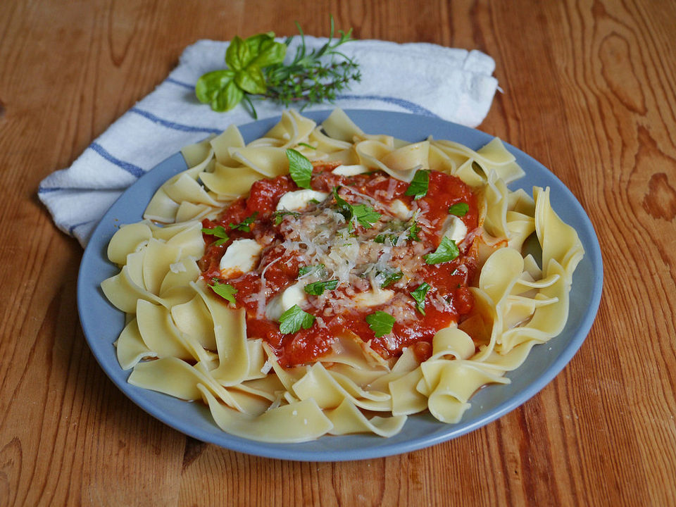 Nudeln mit Tomate - Mozzarella Soße von Cililein| Chefkoch