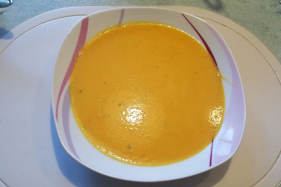 Scharfe Möhrencremesuppe