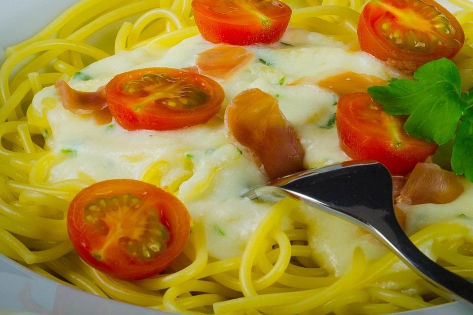 Spaghetti mit Schinken -Sahnesoße