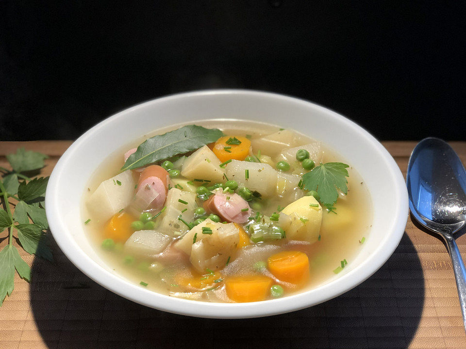 Gemüsesuppe mit Würstchen von Kokiri_Salia | Chefkoch