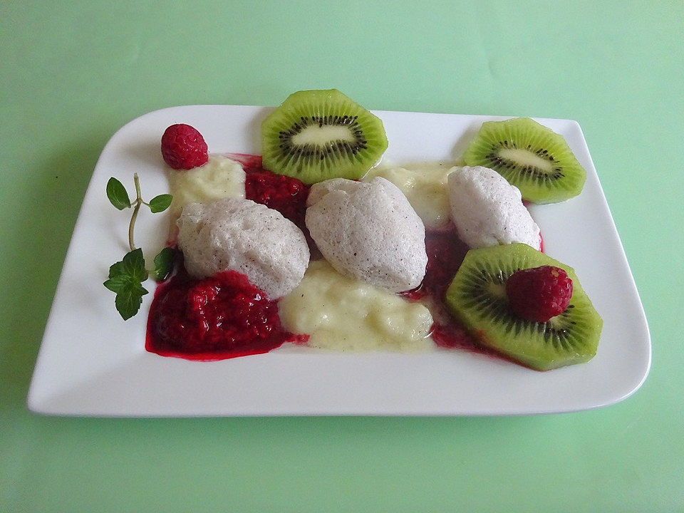 Schneeei mit Himbeermark und Vanillesoße von wullen11| Chefkoch
